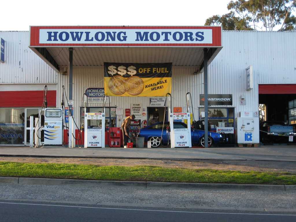 Howlong Motors.